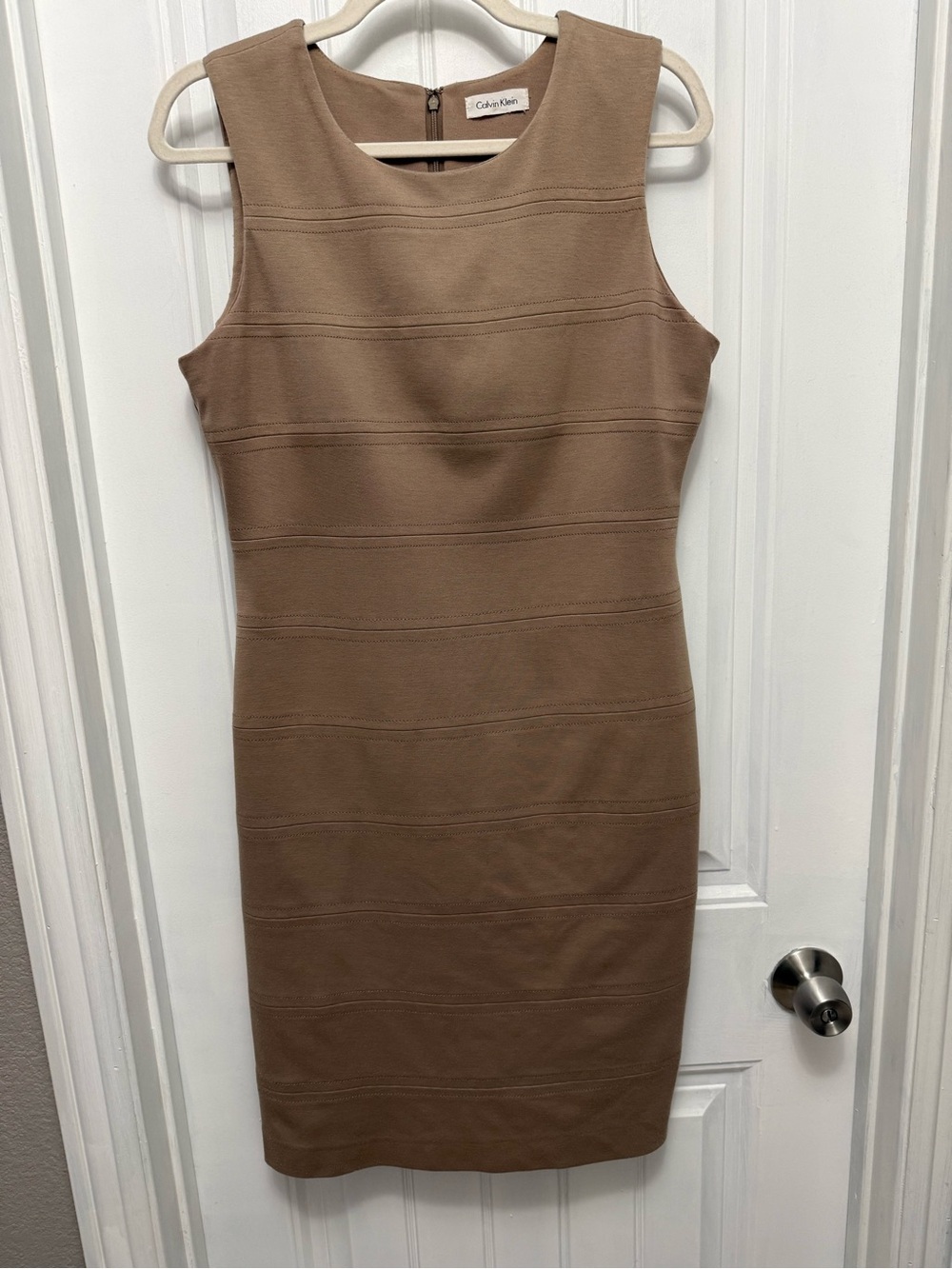Calvin Klein Dress Women's Small Sleeveless Midi Sheath Tan (55-8)